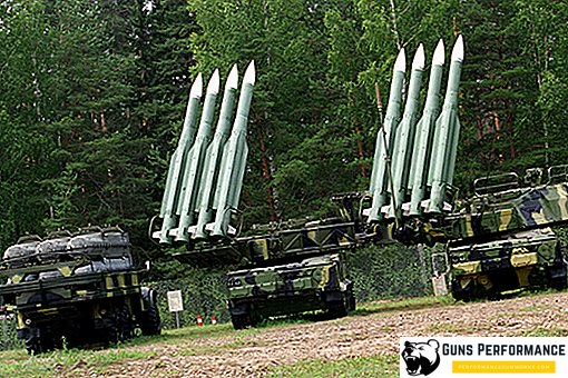 Buk-M1 anti-flygplan missil system: historia och prestanda egenskaper