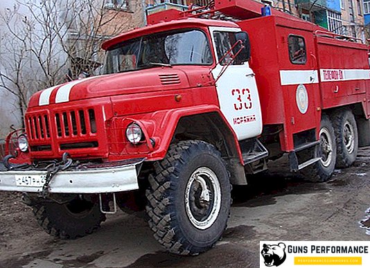 Katonai teherautó ZIL-131