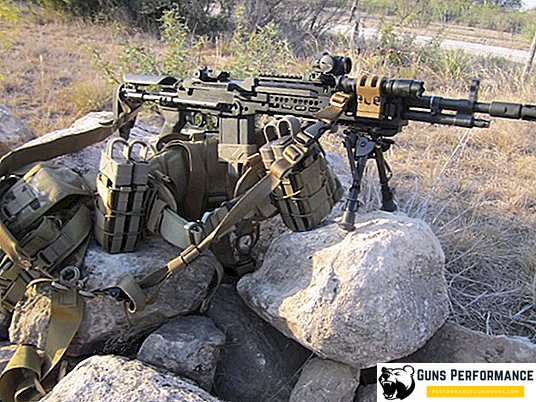 American M14 automatic rifle