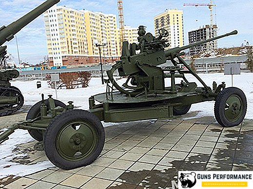 The spool is small, but the roads are the Soviet 37-mm automatic anti-aircraft gun 61-K 1939
