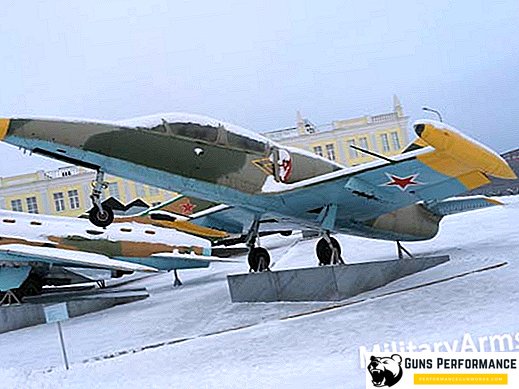 Flying Desk - Aero L-39 "Albatros" trener