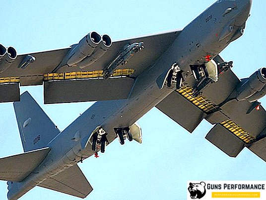 Boeing B-52 Stratofortress: belangrijkste strategische bommenwerper USAF