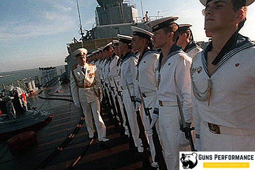 Форма ВМФ: огляд повсякденному і парадній форменого одягу моряків