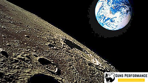 Tiesa ar fantastika: mėnulis yra dirbtinis Žemės palydovas